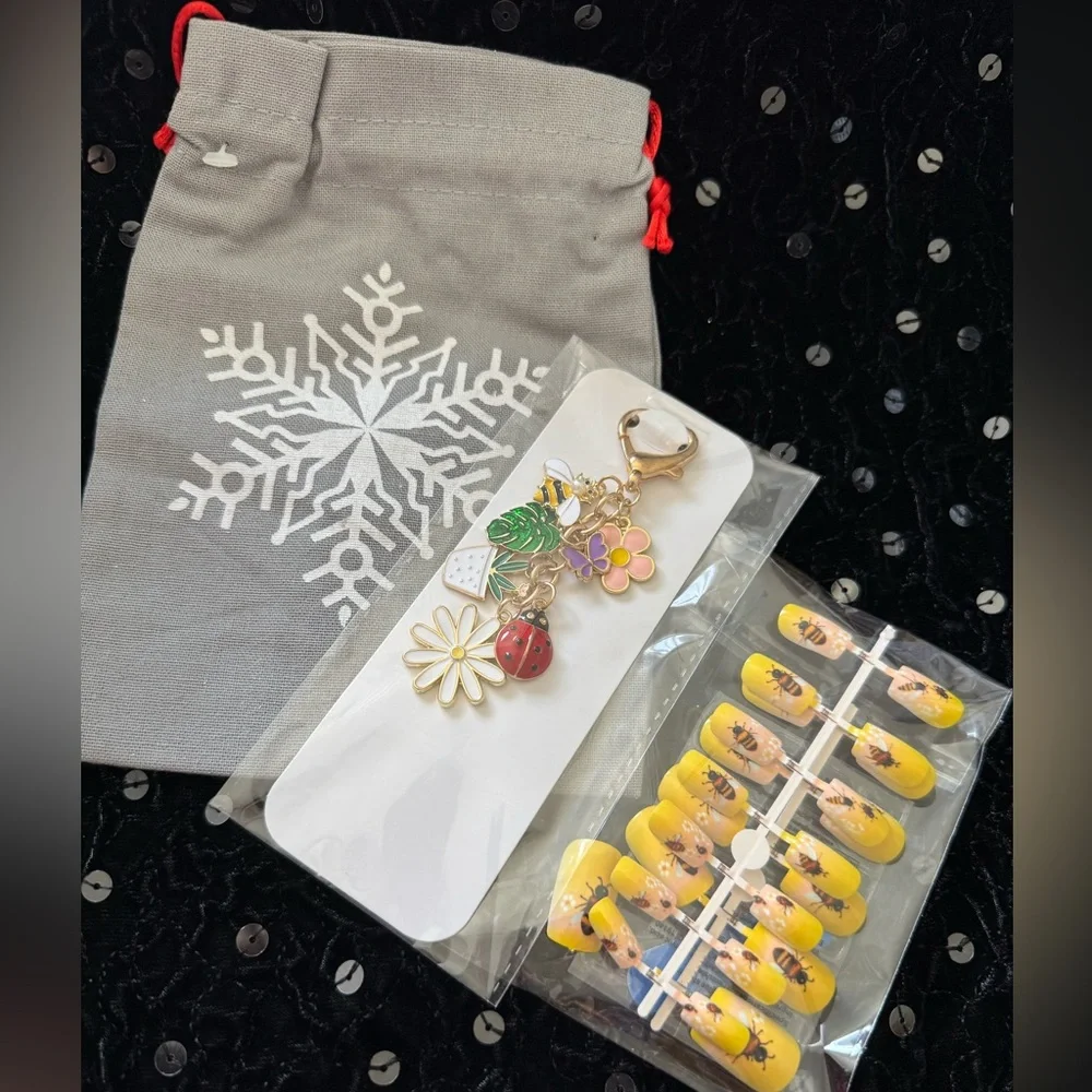 🐝 & 🐞Keychain with Colorful Enamel Accents and Bee Press-On Nails 3pc Gift Set - Picture 2 of 7